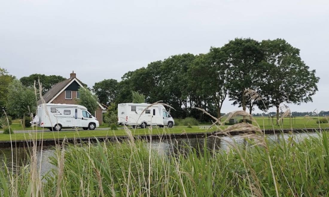De Kleine Camperplaats — Stellplatz in Molkwerum