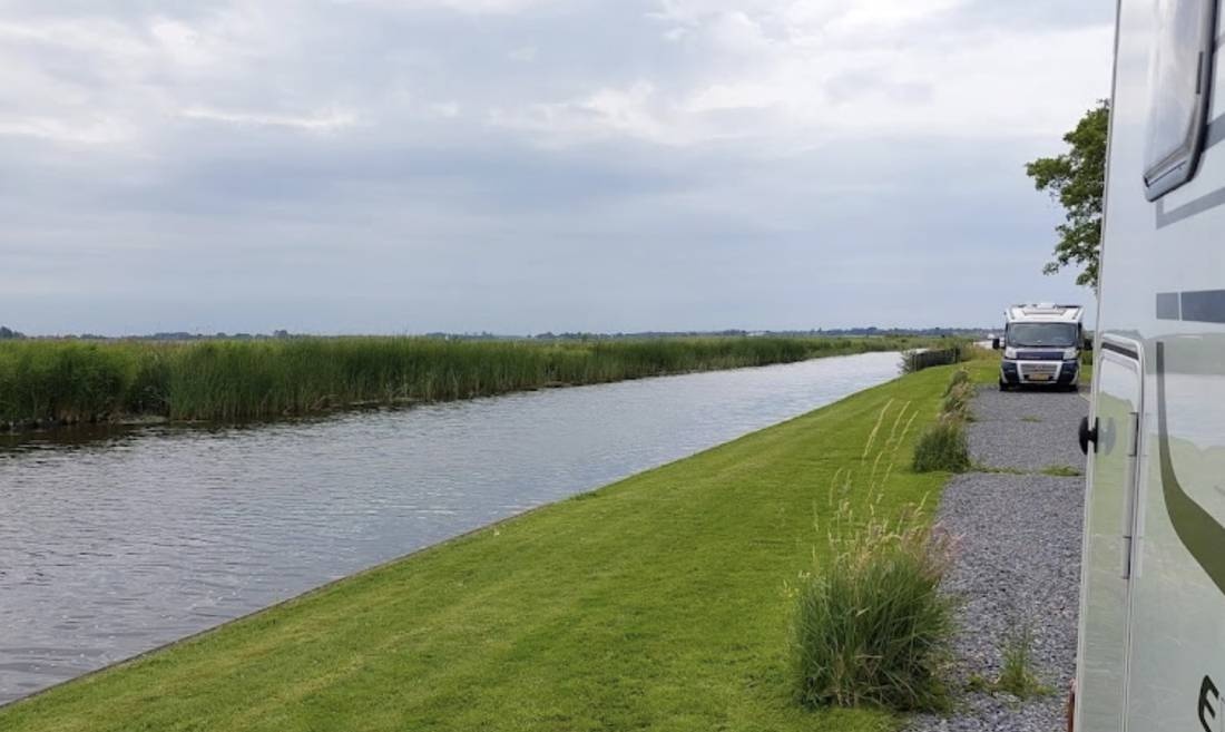 De Kleine Camperplaats — Stellplatz in Molkwerum