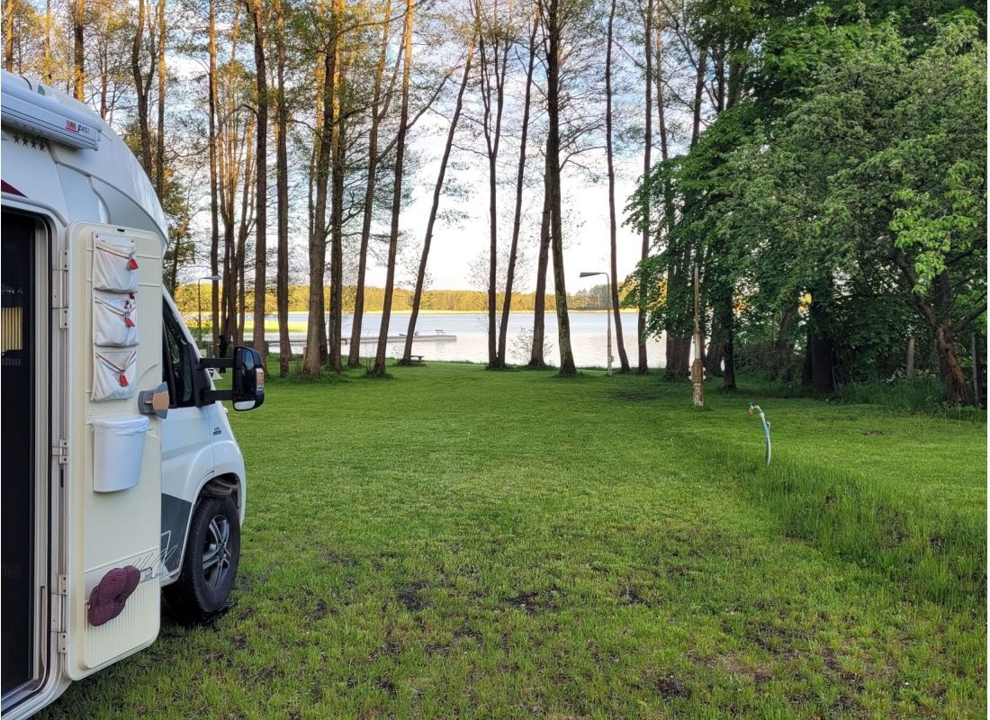 Świerkowa Skarpa — Kamp yeri in Przerwanki