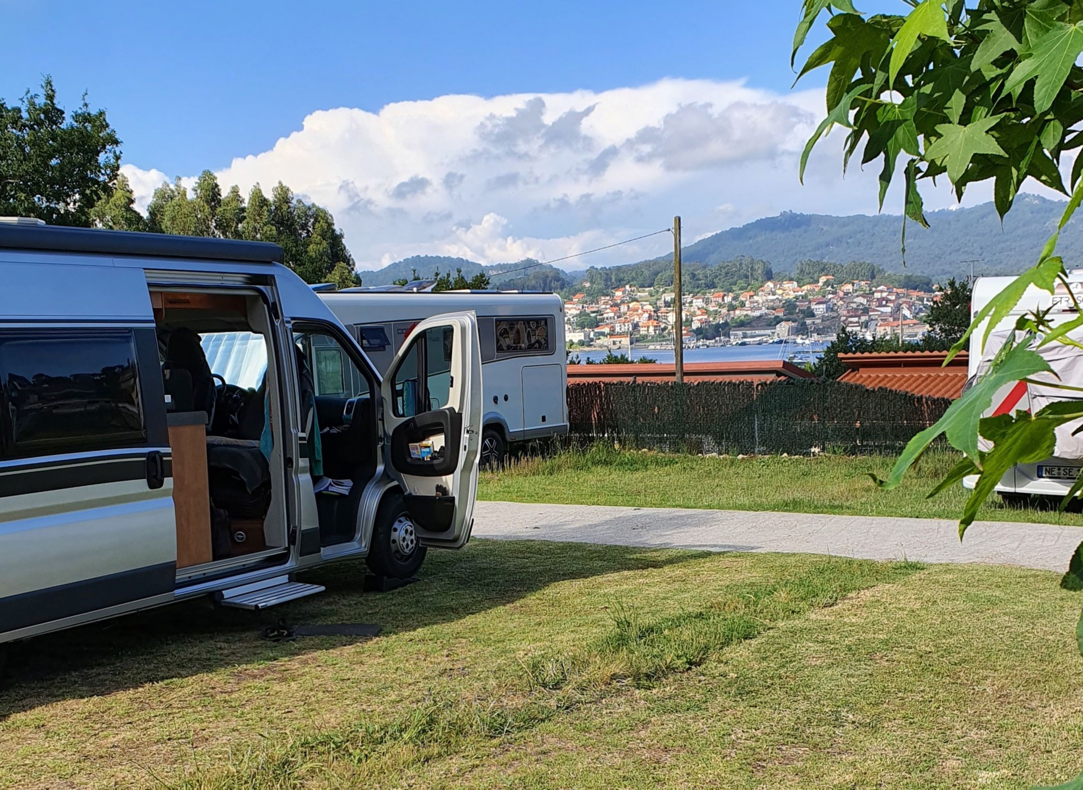 Camping Car Area Playa Arneles — Area di sosta in Cangas