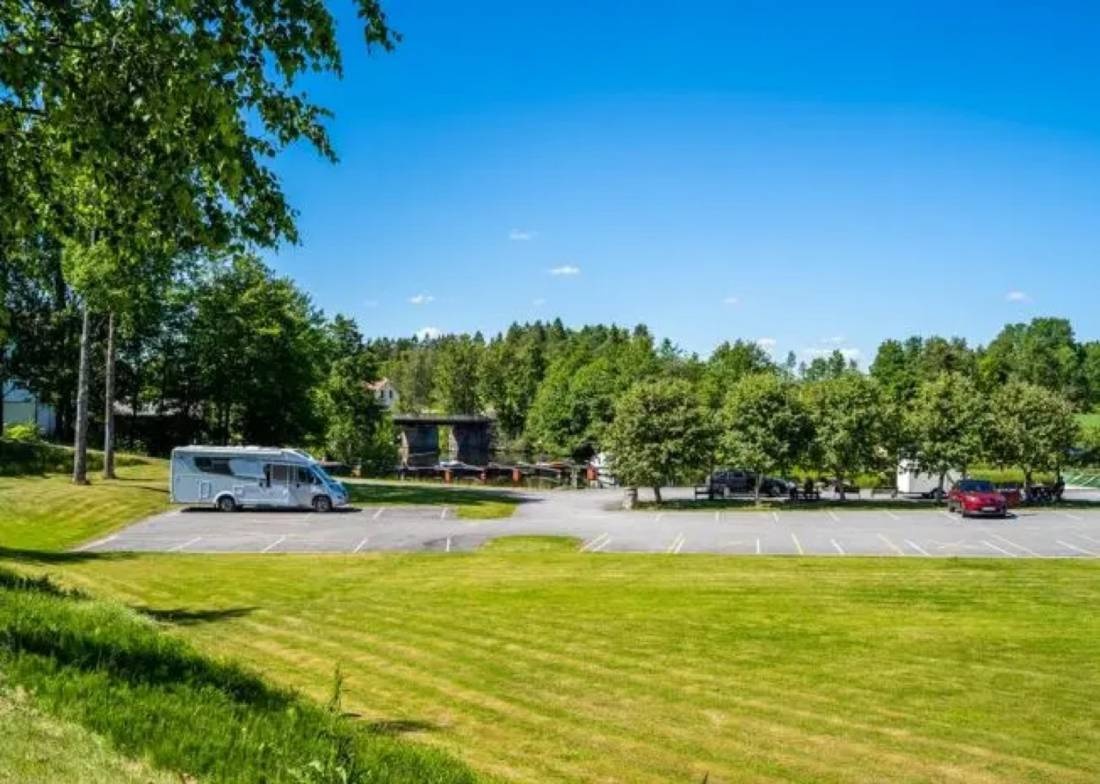 Strømsfoss Brygge bobilplass — 露营车营地 in Strømsfoss