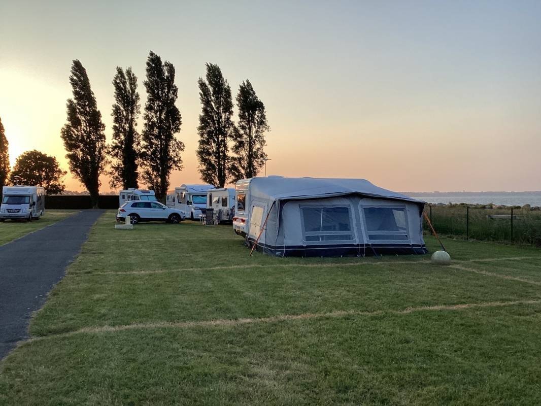 Camping Municipal des Ondes — Kemp in Saint-Benoît-des-Ondes