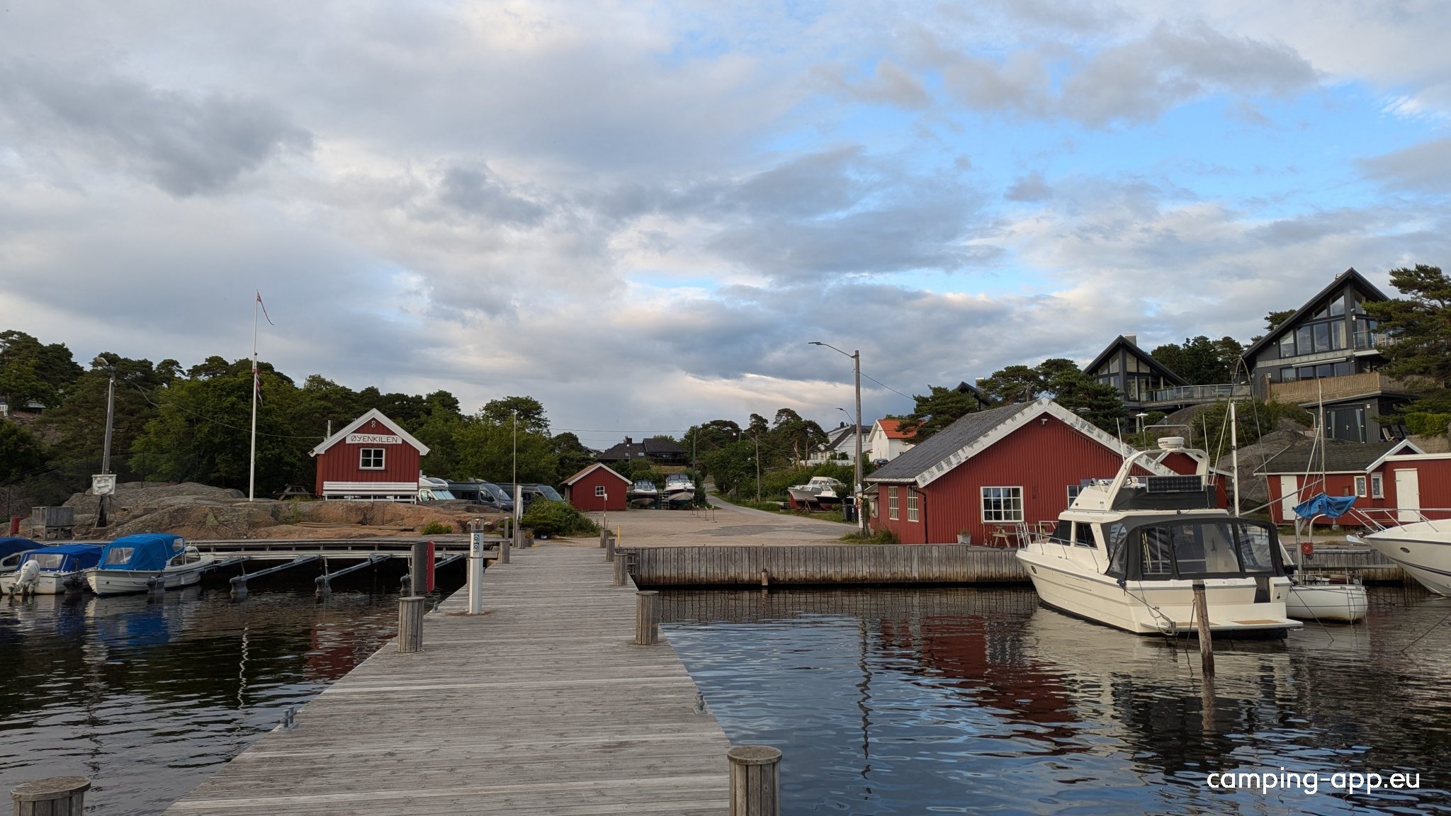 Øyenkilen Brygge — Bobilplass in Gressvik