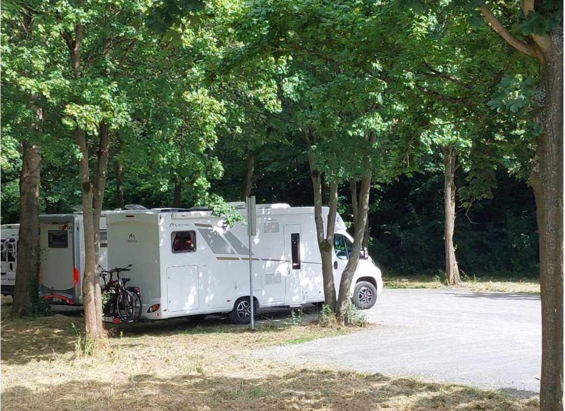 Wanderparkplatz Siegdamm — Aire camping car in Hennef (Sieg)