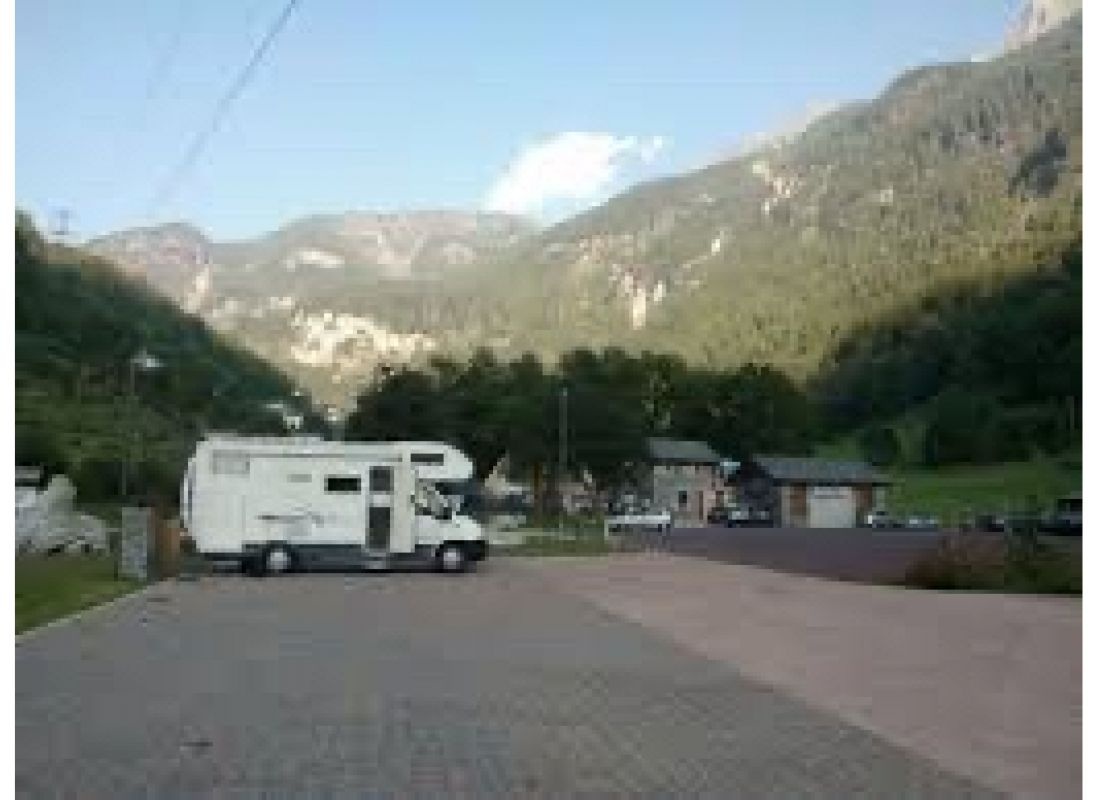 Camping Pradasc — Місце для кемперів in Lanzada