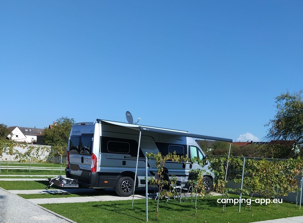 Wohnmobilstellplatz Team Baumann — Area Autocaravanas in Ringsheim