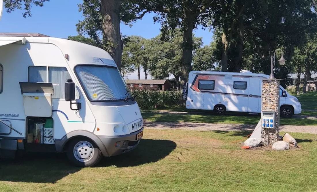 Camperplaats Langs de Esch — Kemping in Lutten