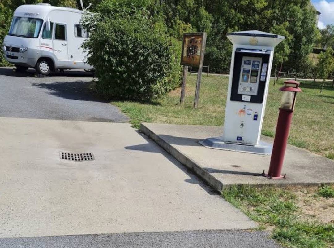 WoMo Stellplatz Moissac — Stellplatz in Neussargues en Pinatelle