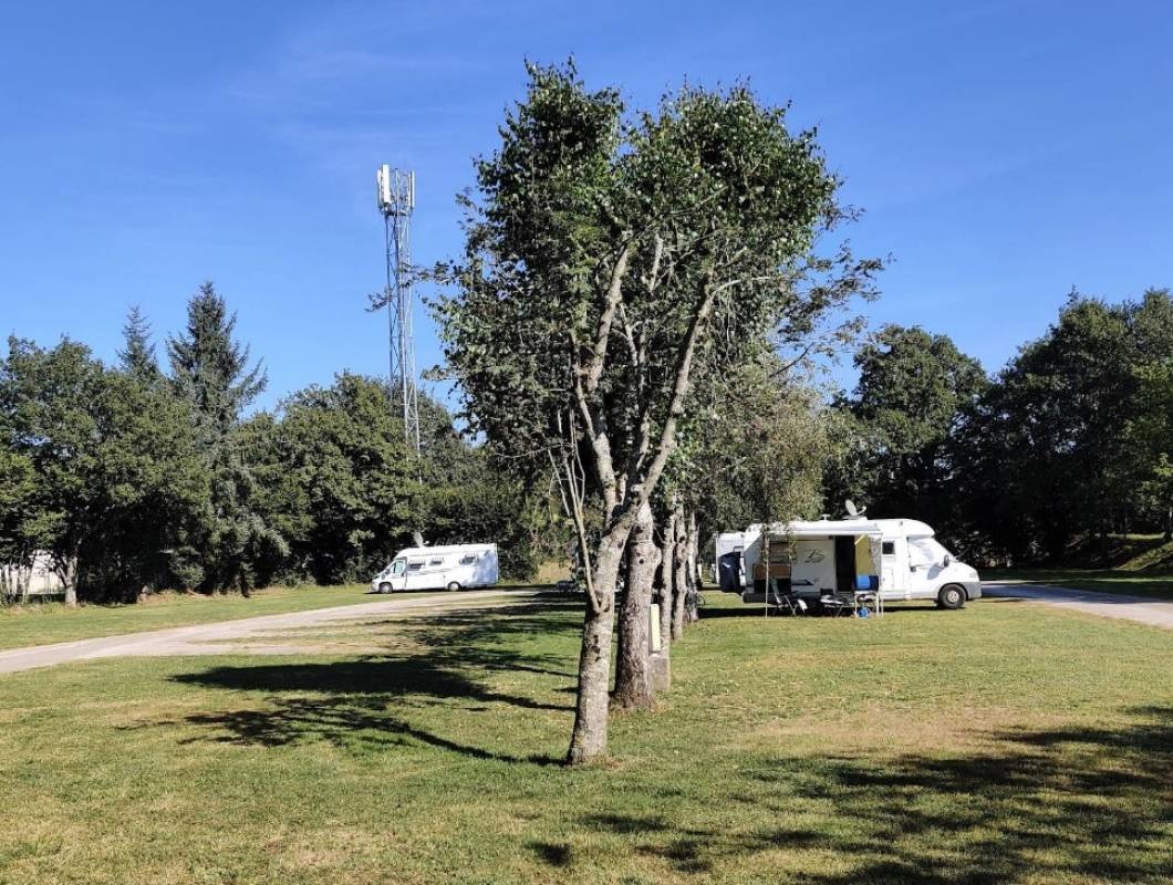 Stellplatz Canet-de-Salars — Sp. parking dla kamperów in Canet-de-Salars