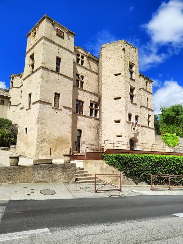 Stellplatz Château Arnoux Saint Auban — Camperplads in Château-Arnoux-Saint-Auban