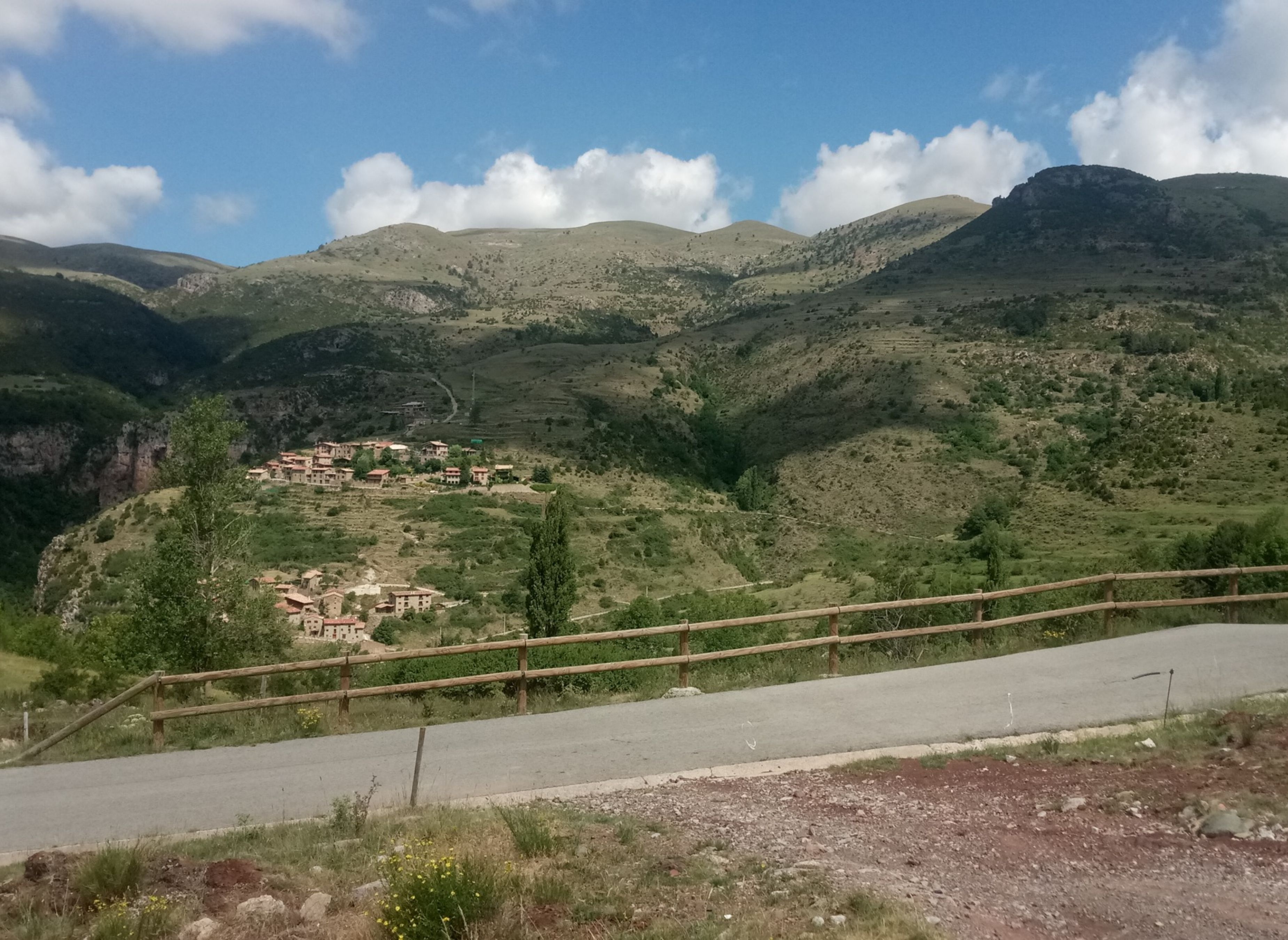 Àrea d’ autocaravanes de Castellar de n’ Hug — Місце для кемперів in Castellar de n'Hug