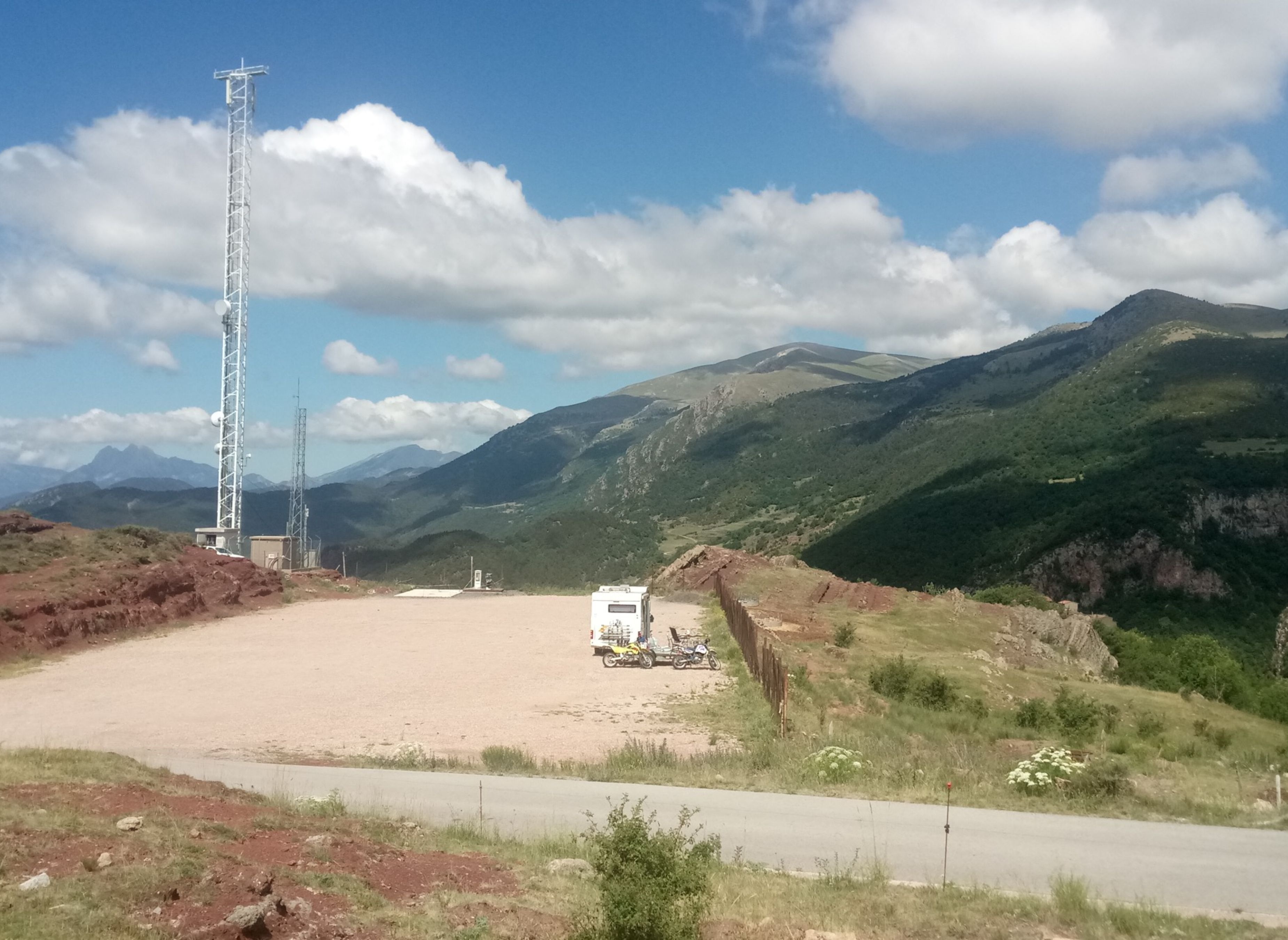 Àrea d’ autocaravanes de Castellar de n’ Hug — Campervan Site in Castellar de n'Hug