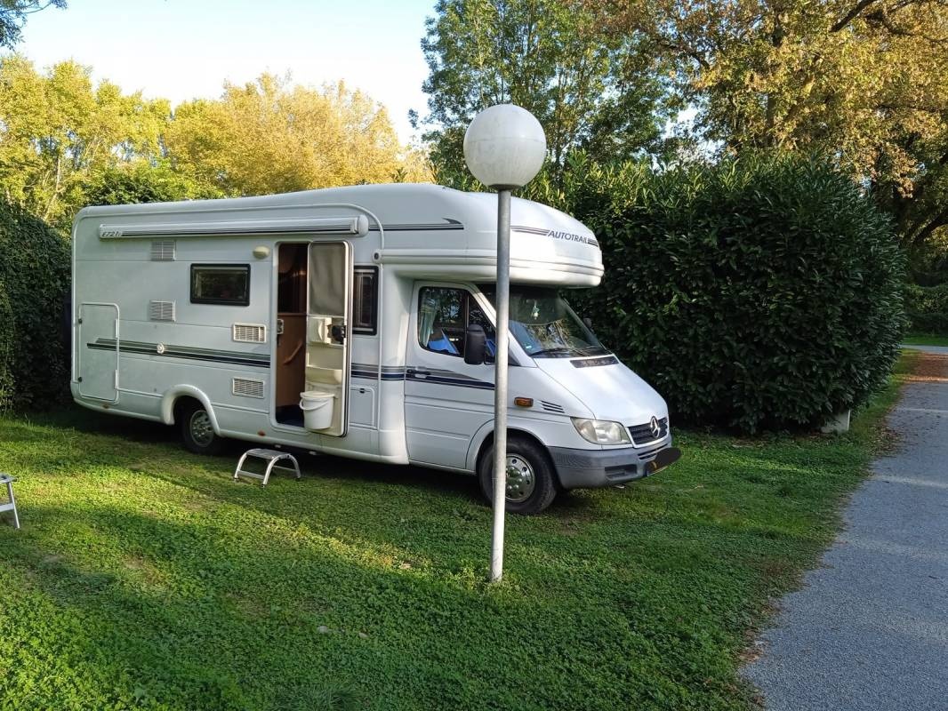 Camping-Car Park Mauzé-sur-le-Mignon — Aire camping car in Mauzé-sur-le-Mignon