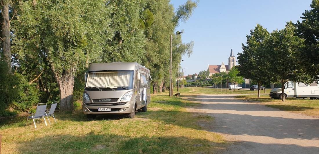 Stellplatz Bonny-sur-Loire — Sp. parking dla kamperów in Bonny-sur-Loire