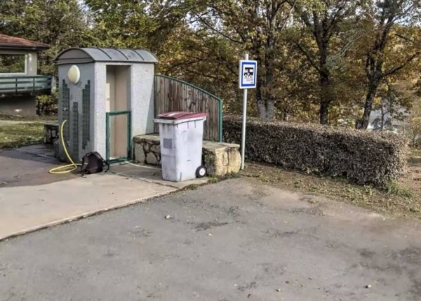 Aire Camping Car Saint-Rémy-sur-Durolle — Photo 3