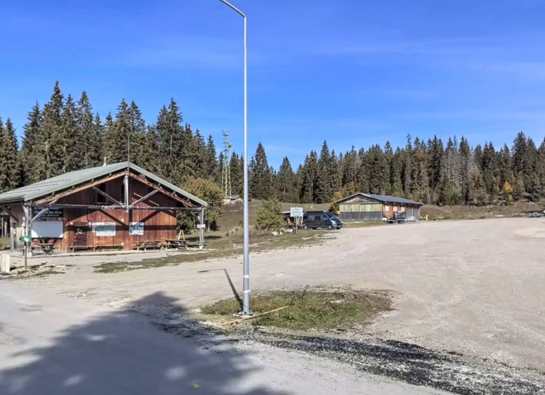 Stellplatz Chapelle des Bois — Місце для кемперів in Chapelle-des-Bois