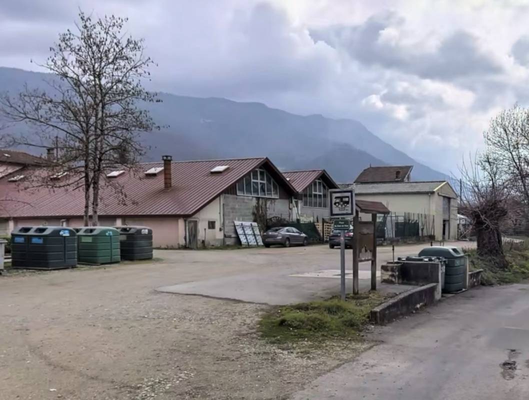 WoMo Stellplatz Saint-Jean-en-Royans — Aire camping car in Saint-Jean-en-Royans