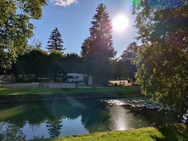 Stellplatz Fontaine-Française — Bobilplass in Fontaine-Française