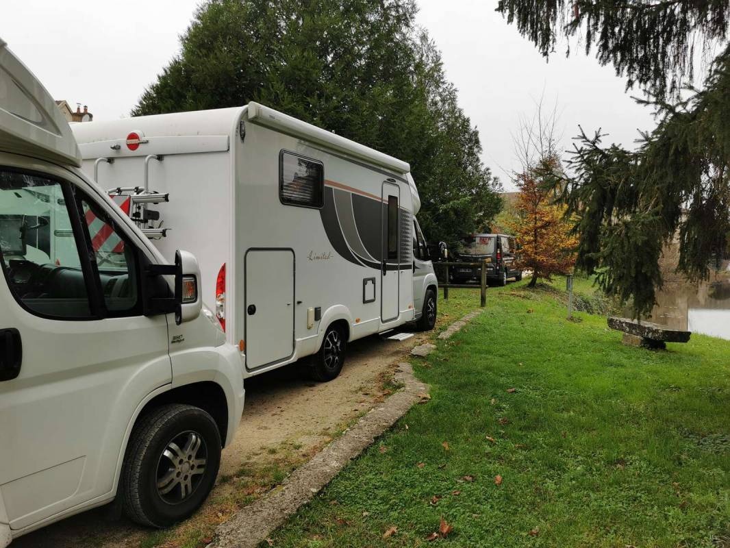 Stellplatz Fontaine-Française — Sítio para autocaravanas in Fontaine-Française