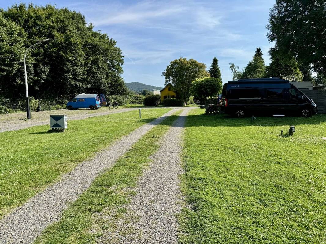 Camping- und Wohnmobilpark Am Weserangerbad — Camperplads in Rinteln