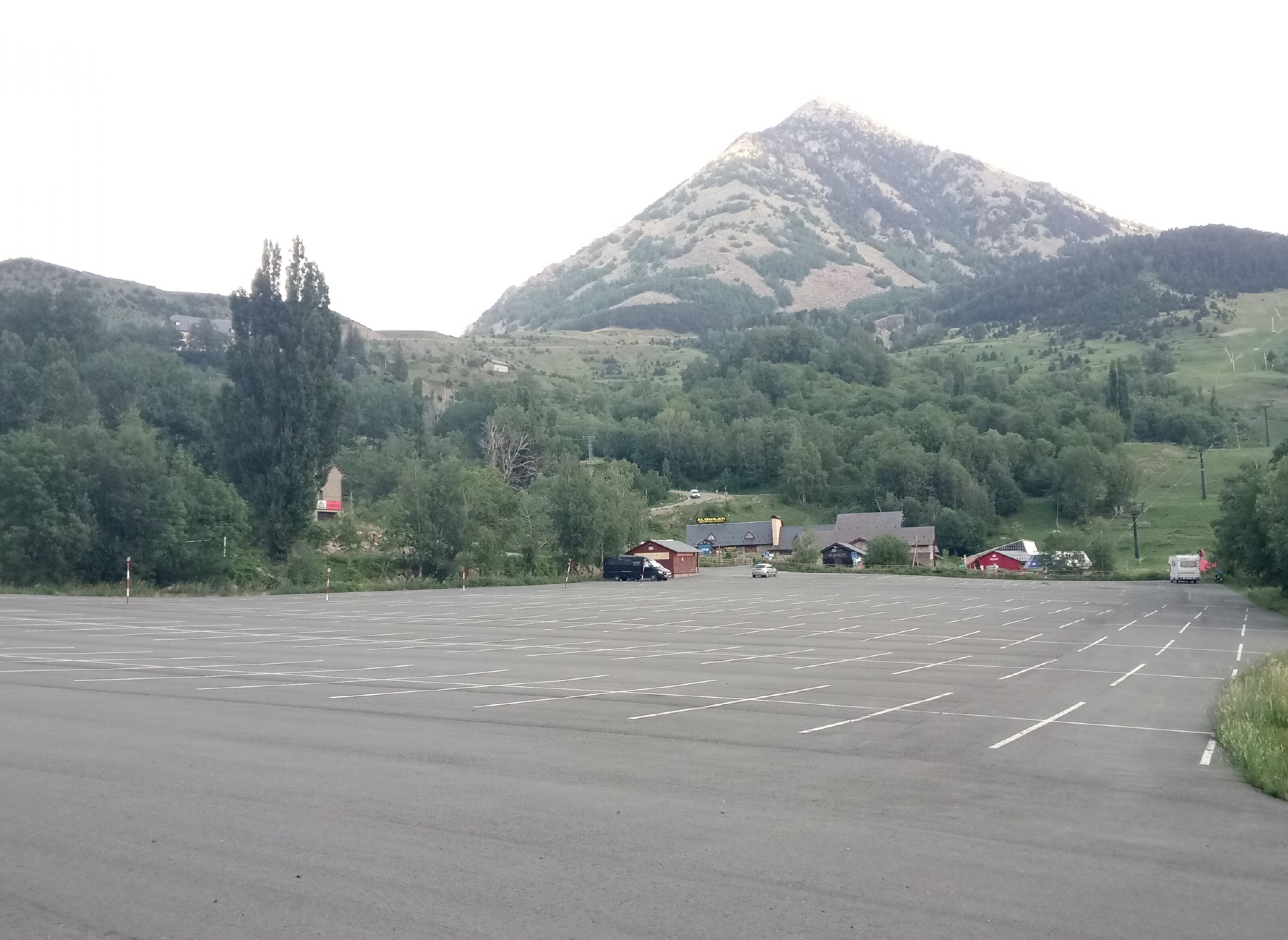 Área de Autocaravanas Cerler — Sp. parking dla kamperów in Benasque