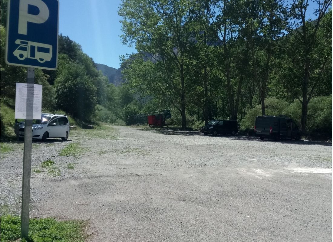 Zona de Autocaravanas Plan — Karavan Sitesi in Plan