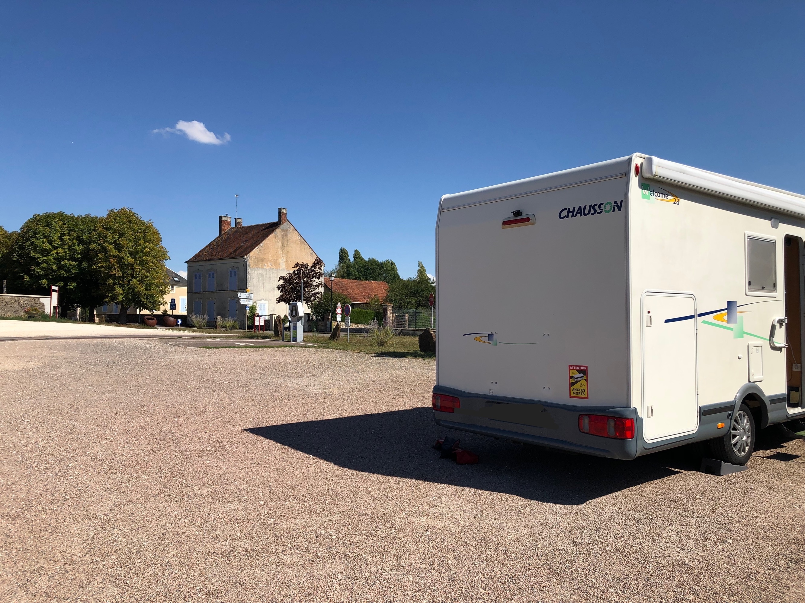 Stellplatz Treigny — Sp. parking dla kamperów in Treigny-Perreuse-Sainte-Colombe