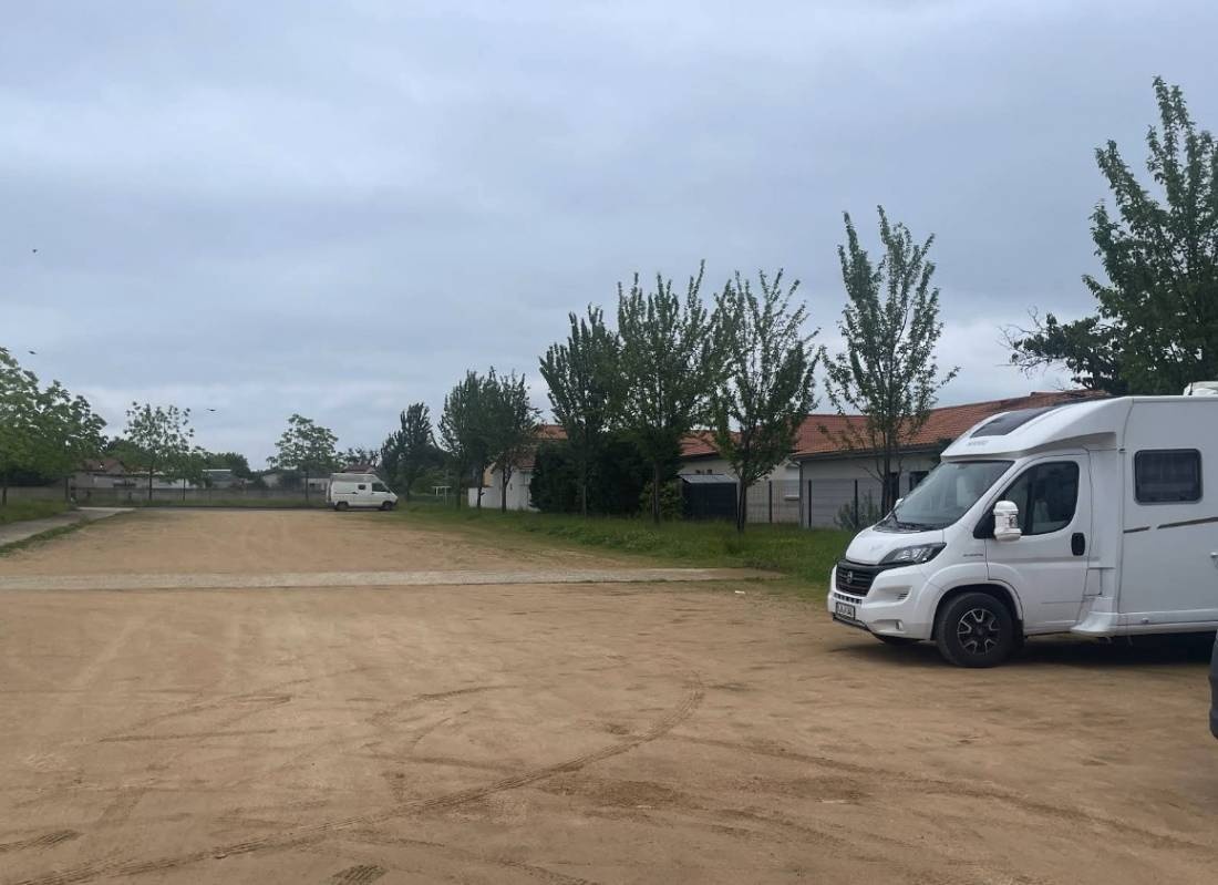 Stellplatz Lezoux — Camperplads in Lezoux