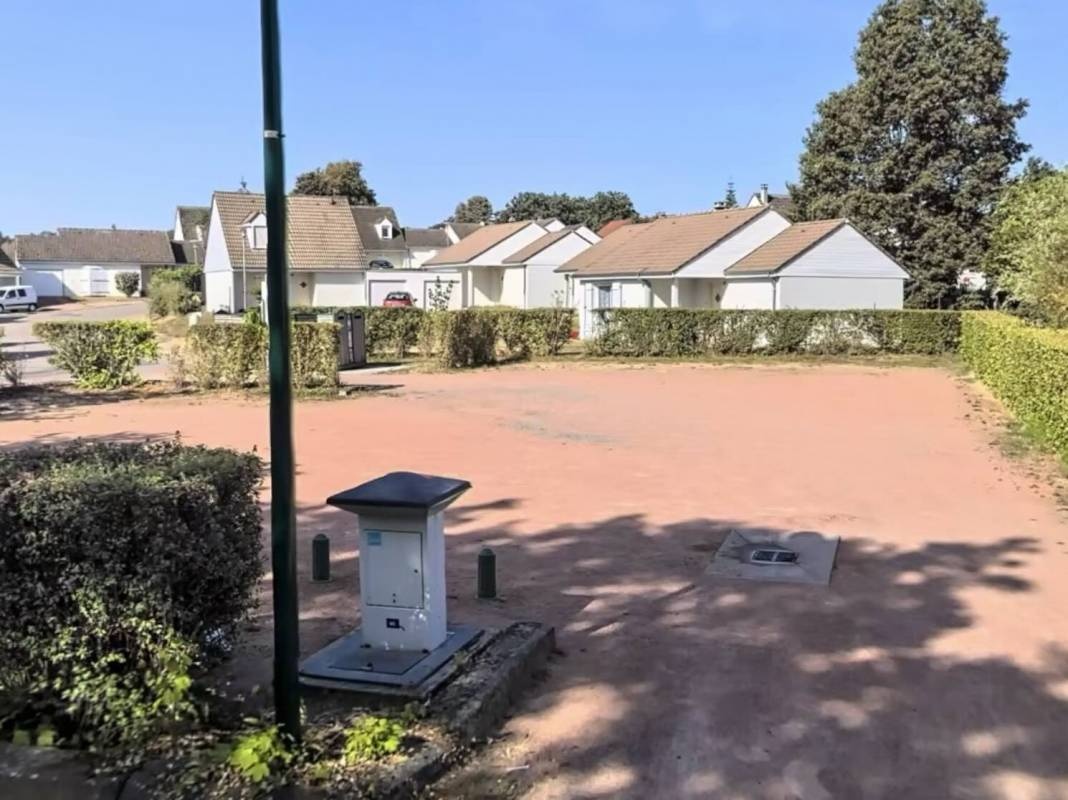 Stellplatz Rue des Écoles — Ställplats in Fours