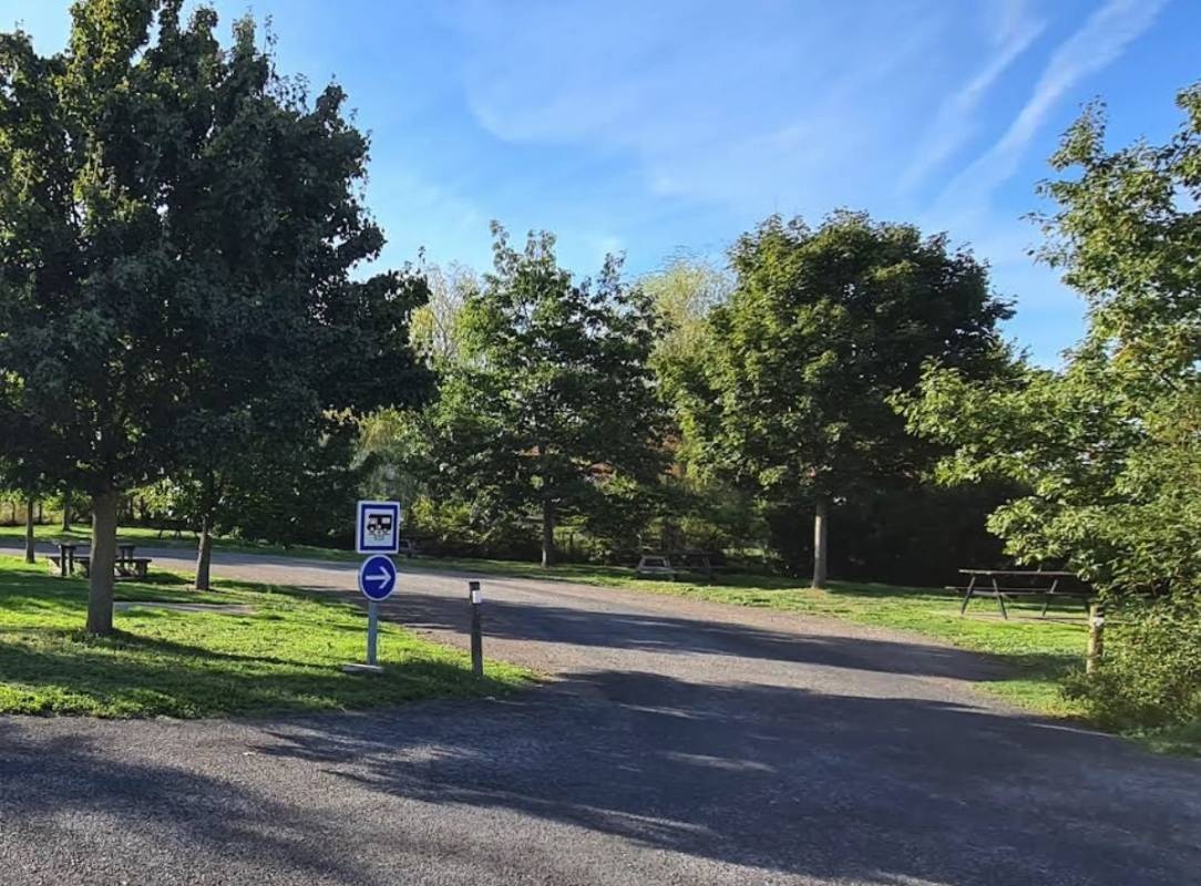 WoMo Stellplatz Montoldre — Sp. parking dla kamperów in Montoldre