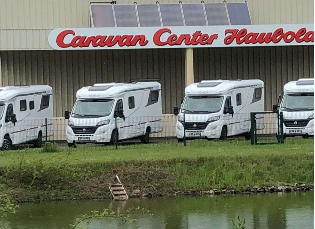 Stellplatz Caravancenter Hambold — Campervan Site in Hecklingen