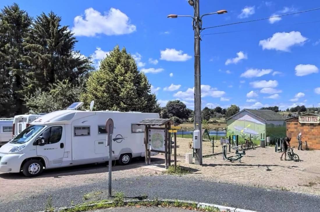 Stellplatz Jaligny-sur-Besbre — Aire camping car in Jaligny-sur-Besbre