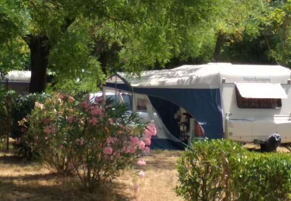 Camping Municipal le Garanel — Camperplaats in Sommières