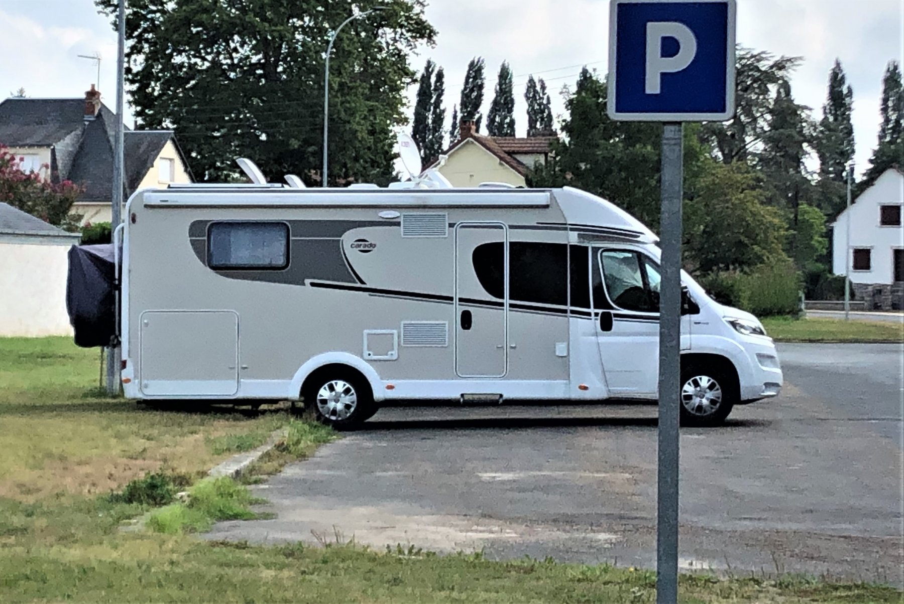 Stellplatz Vitry-aux-Loges — Sp. parking dla kamperów in Vitry-aux-Loges
