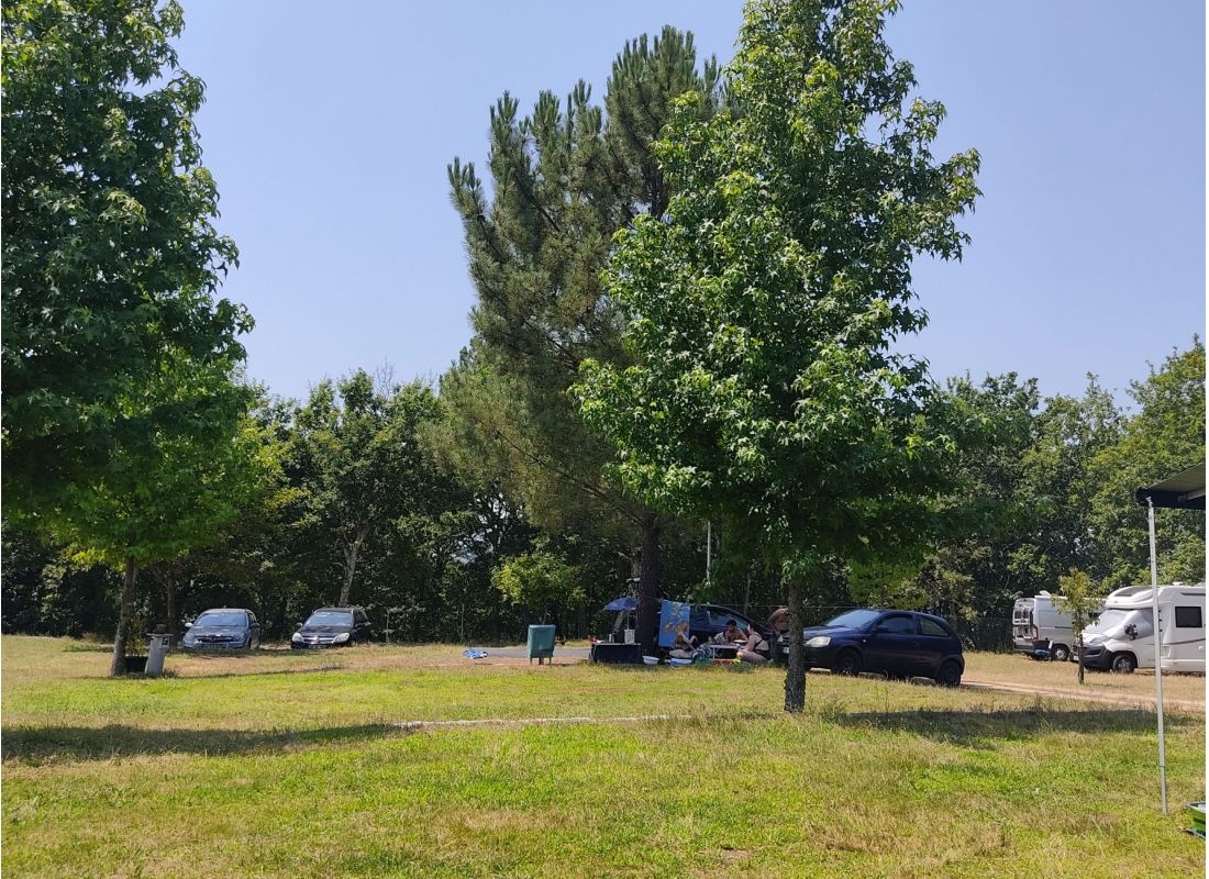 Garfepark Camping — Місце для кемпінгу in Garfe