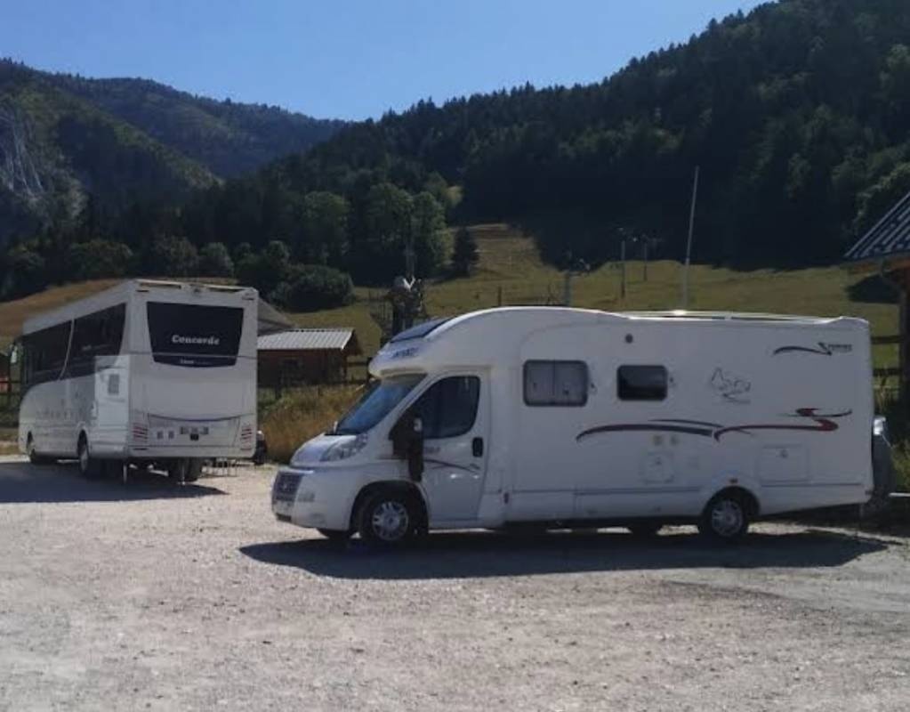 Stellplatz Villard-de-Lans — Sp. parking dla kamperów in Lans-en-Vercors