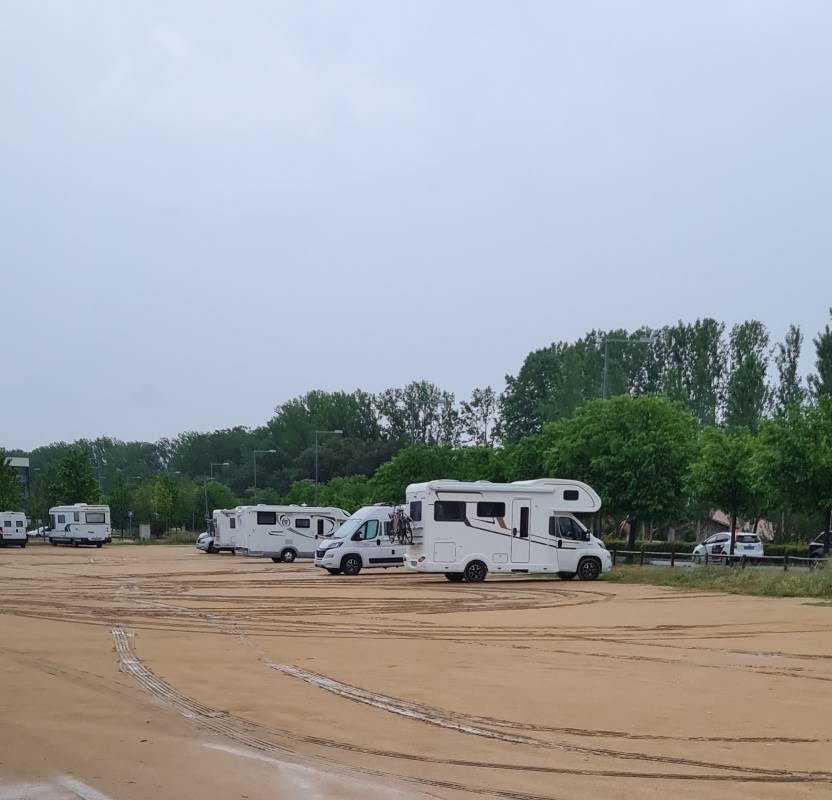 Àrea Autocaravanes Girona — Campervan Site in Girona