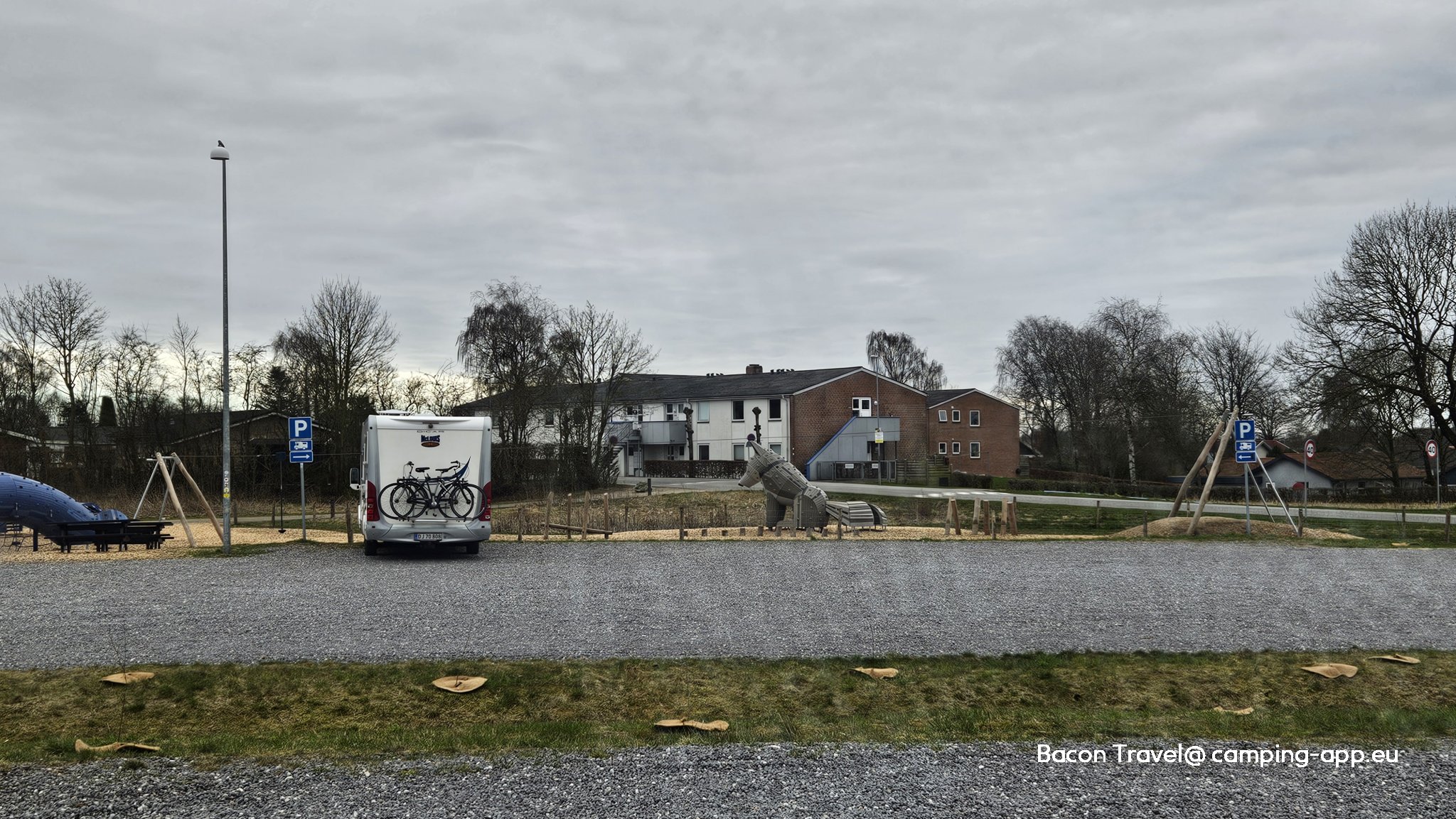 Kongernes Jellings parkeringsplads — Camperplaats in Jelling