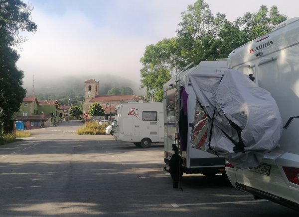 Area de autocaravanas Corconte — Foto 2