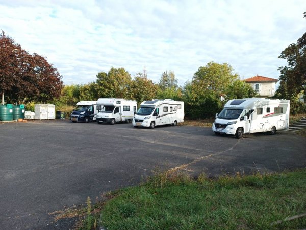 Stellplatz Touvre — Photo 2