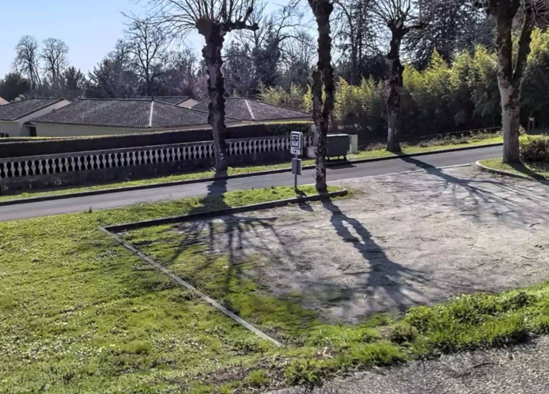 Stellplatz Saint-Séverin — Sítio para autocaravanas in Saint-Séverin