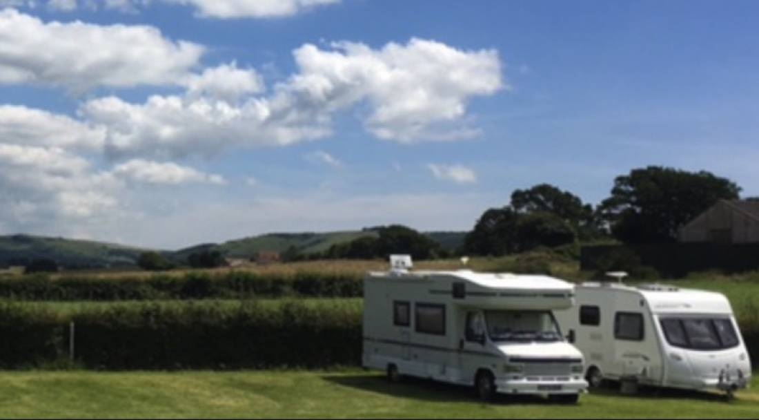 Farmhouse Caravan & Camping — Campingplass in Henfield