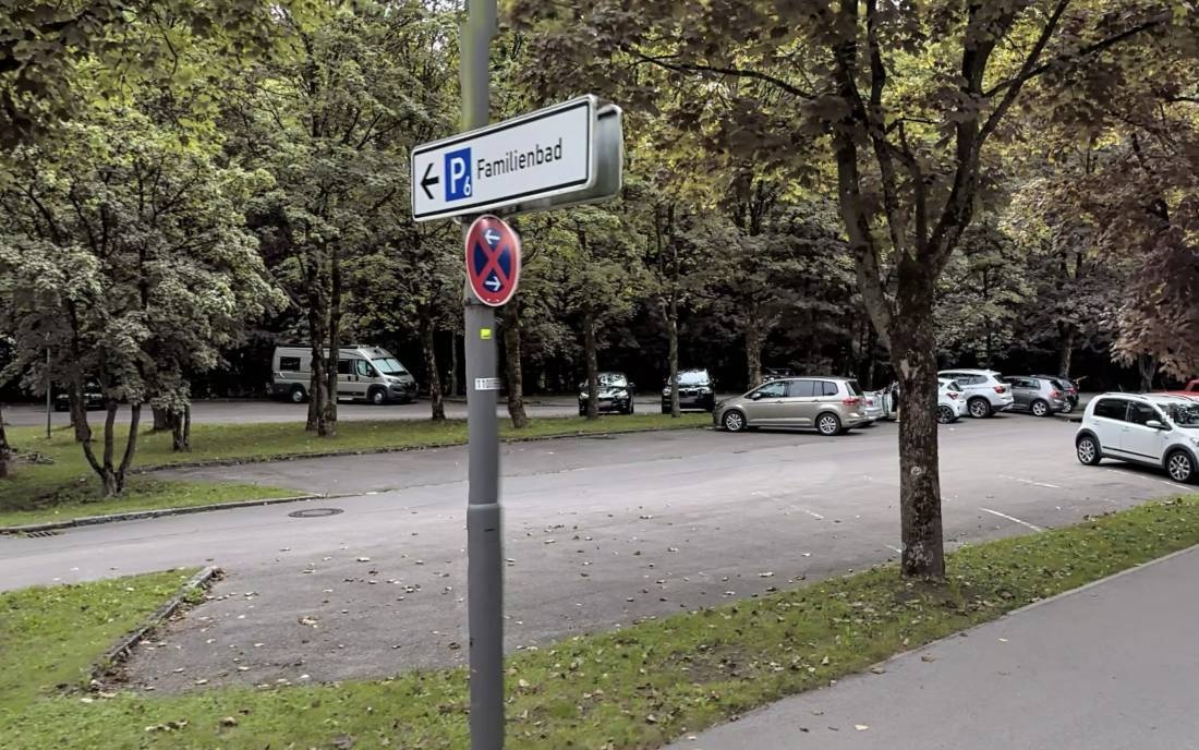 Dachau Familienbad P6 — Sp. parking dla kamperów in Dachau