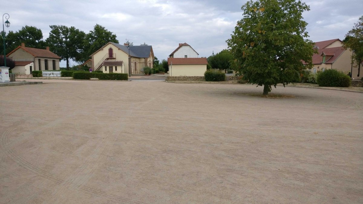 Stellplatz Saint-Marcel-en-Murat — Sp. parking dla kamperów in Saint-Marcel-en-Murat