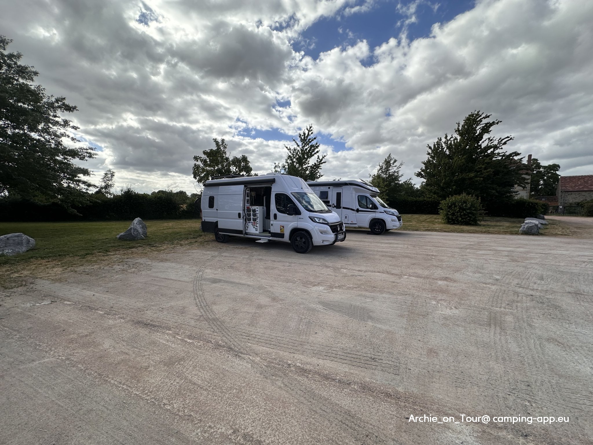 Stellplatz Saint-Marcel-en-Murat — Camperplads in Saint-Marcel-en-Murat