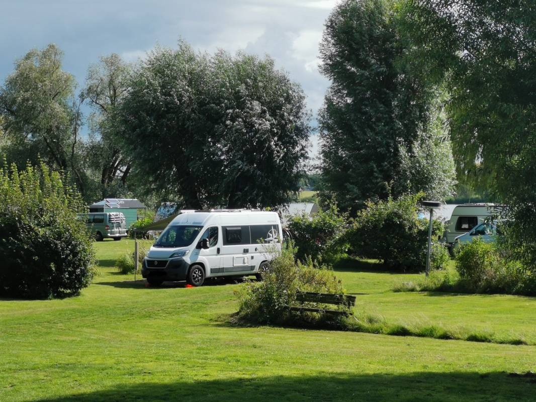 Campingplatz Hohes Elbufer — Kamp yeri in Geesthacht