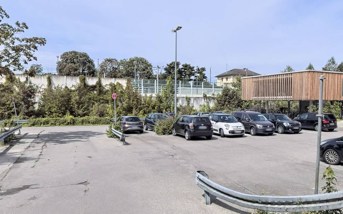 Übernachtungsparkplatz Obere Moosschwaigestraße — Sp. parking dla kamperów in Dachau