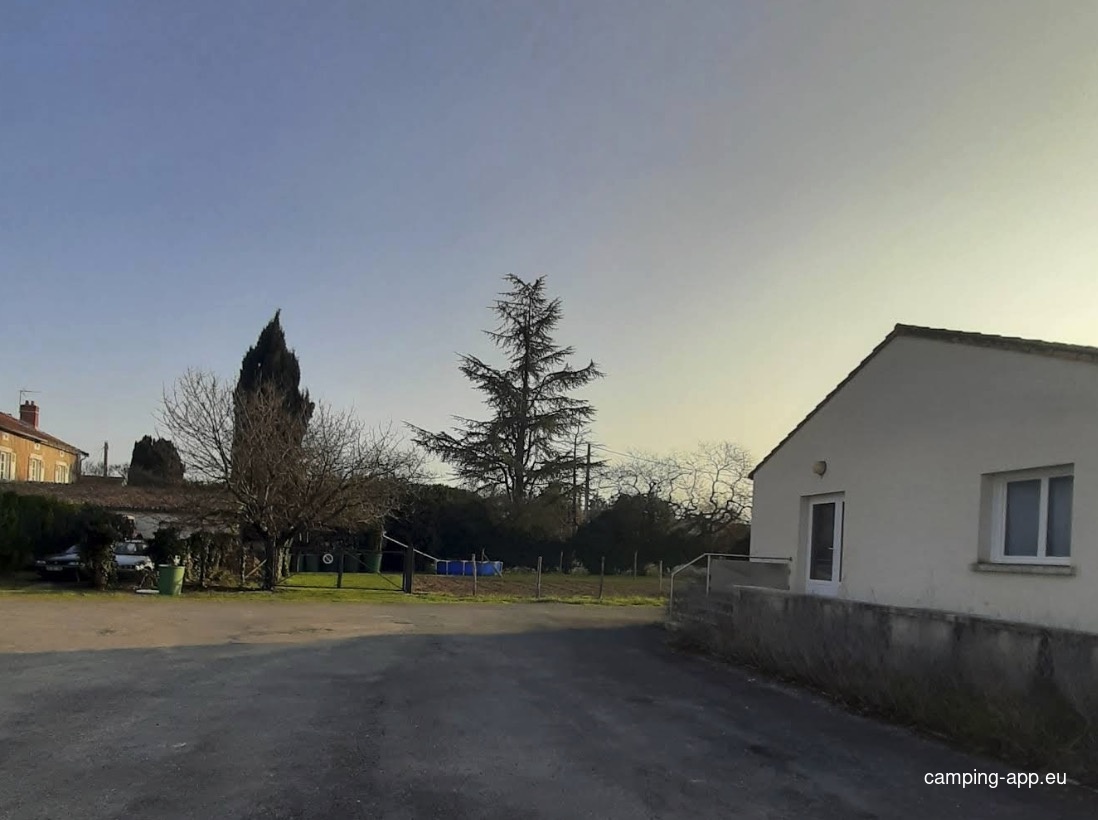 Stellplatz Chaunay — Campervan Site in Chaunay