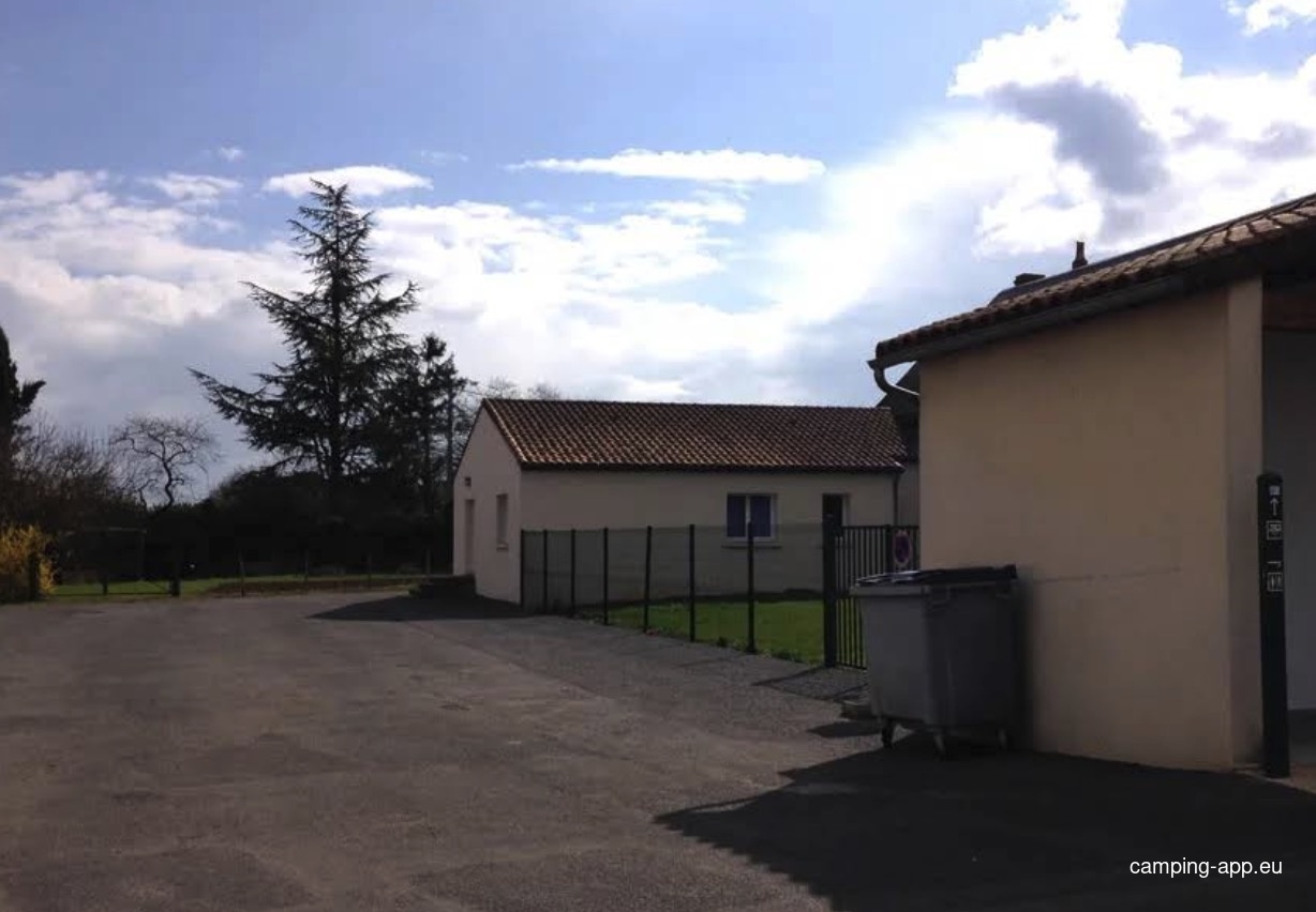 Stellplatz Chaunay — Campervan Site in Chaunay
