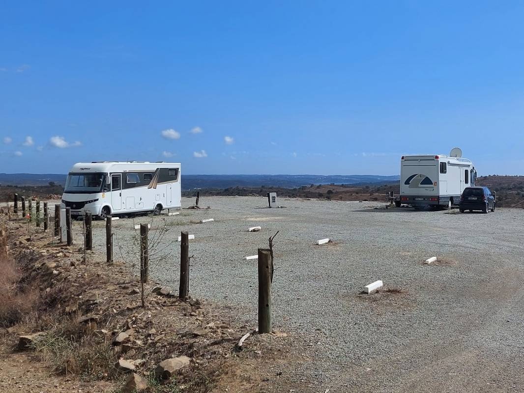 Almada d'Ouro Club — Sítio para autocaravanas in Odeleite